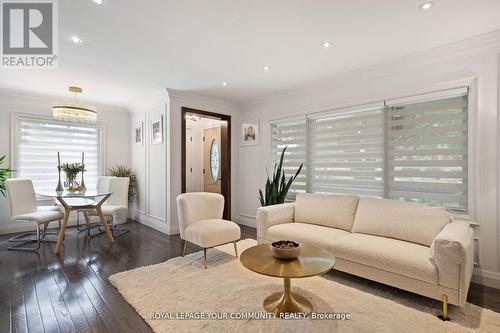 69 Don Mor Drive, Newmarket, ON - Indoor Photo Showing Living Room