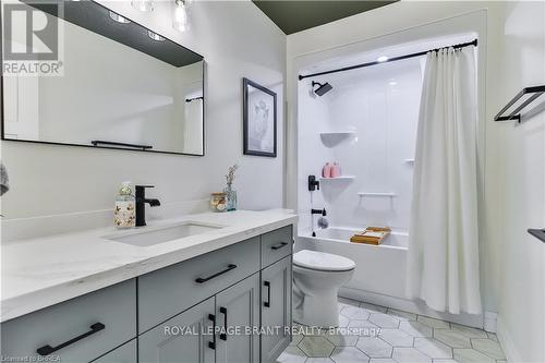 35 Hare Street, Norfolk, ON - Indoor Photo Showing Bathroom