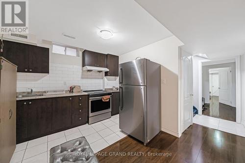 19 Iceberg Trail, Brampton, ON - Indoor Photo Showing Kitchen