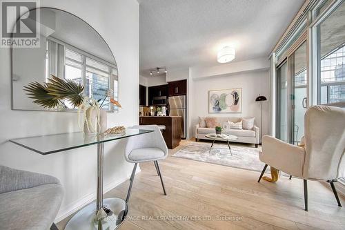 2603 - 55 Bremner Boulevard, Toronto, ON - Indoor Photo Showing Living Room