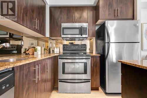 2603 - 55 Bremner Boulevard, Toronto, ON - Indoor Photo Showing Kitchen