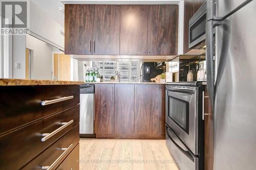 2603 - 55 Bremner Boulevard, Toronto, ON - Indoor Photo Showing Kitchen