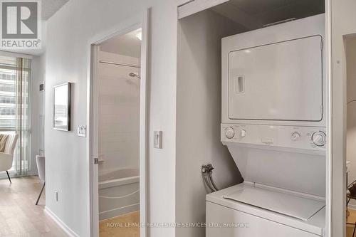 2603 - 55 Bremner Boulevard, Toronto, ON - Indoor Photo Showing Laundry Room