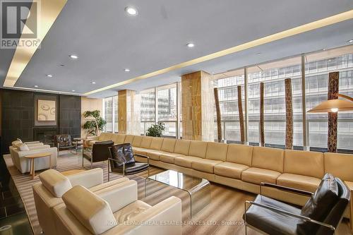 2603 - 55 Bremner Boulevard, Toronto, ON - Indoor Photo Showing Living Room