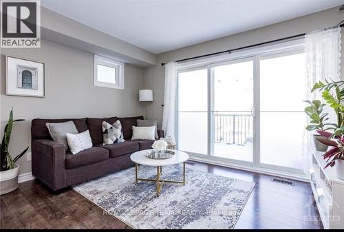 207 Infusion Pvt W, Ottawa, ON - Indoor Photo Showing Living Room