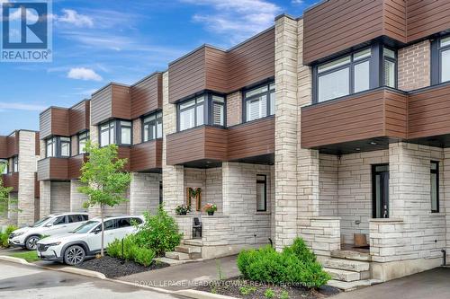 20 - 35 Midhurst Heights, Hamilton, ON - Outdoor With Facade