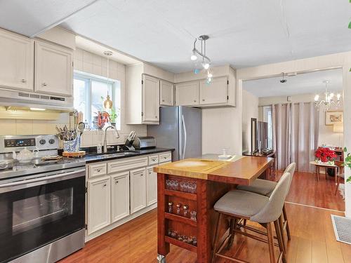 Cuisine - 19 Rue Boyer, Saint-Isidore, QC - Indoor Photo Showing Kitchen With Double Sink