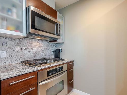 304-68 Songhees Rd, Victoria, BC - Indoor Photo Showing Kitchen