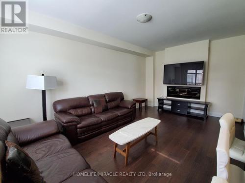 6 Taurus Road, Brampton, ON - Indoor Photo Showing Living Room