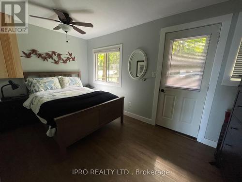 35 Hillcrest Avenue, Kawartha Lakes, ON - Indoor Photo Showing Bedroom