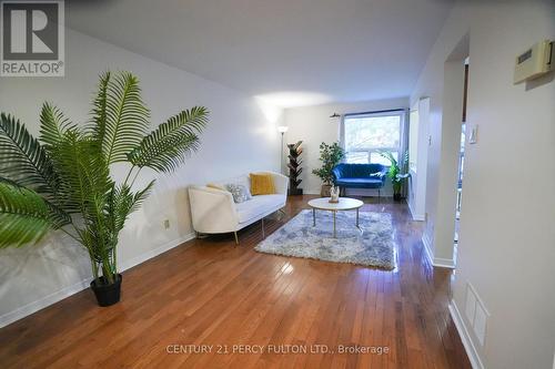 42 Chipstead Avenue, Brampton, ON - Indoor Photo Showing Living Room