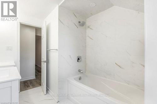 2 Grandridge Crescent, Guelph, ON - Indoor Photo Showing Bathroom