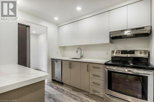 2 Grandridge Crescent, Guelph, ON - Indoor Photo Showing Kitchen