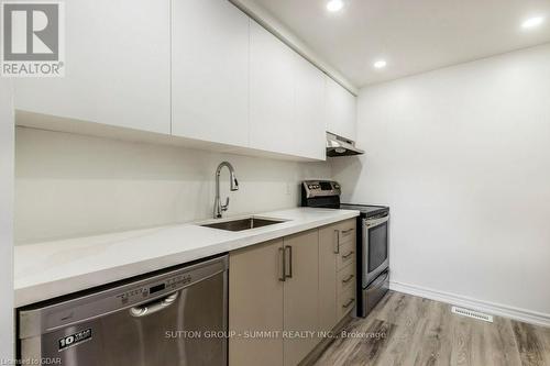 2 Grandridge Crescent, Guelph, ON - Indoor Photo Showing Kitchen