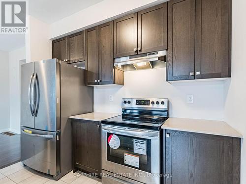 215 Provident Way, Hamilton, ON - Indoor Photo Showing Kitchen With Stainless Steel Kitchen