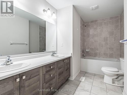 215 Provident Way, Hamilton, ON - Indoor Photo Showing Bathroom