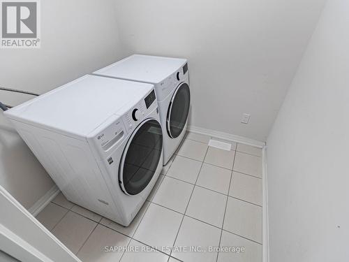 215 Provident Way, Hamilton, ON - Indoor Photo Showing Laundry Room