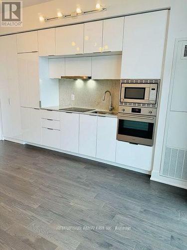 3011 - 955 Bay Street, Toronto, ON - Indoor Photo Showing Kitchen