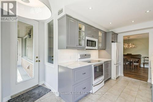 501 - 77 Governors Road, Hamilton, ON - Indoor Photo Showing Kitchen