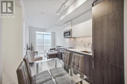 610 - 500 Dupont Street, Toronto, ON - Indoor Photo Showing Kitchen