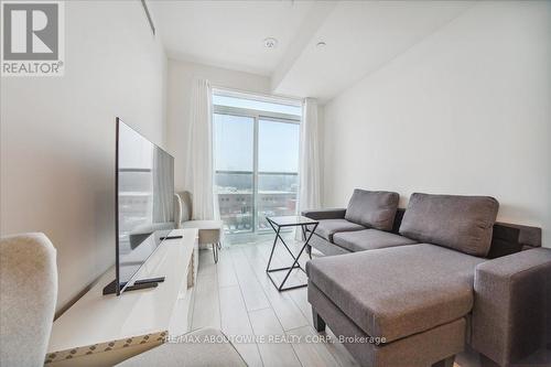 610 - 500 Dupont Street, Toronto, ON - Indoor Photo Showing Living Room