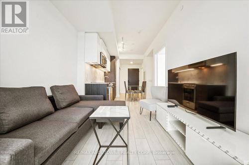 610 - 500 Dupont Street, Toronto, ON - Indoor Photo Showing Living Room