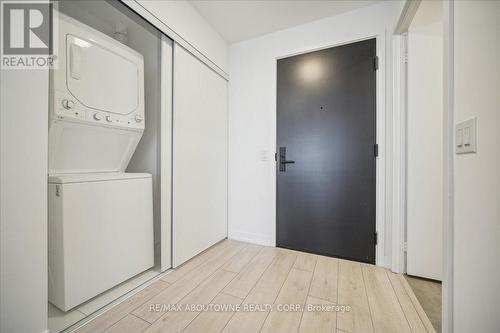 610 - 500 Dupont Street, Toronto, ON - Indoor Photo Showing Laundry Room