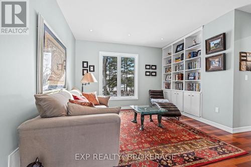 121 Bass Lane, South Frontenac, ON - Indoor Photo Showing Living Room