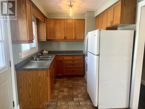 400 Robert Street, Shelburne, ON - Indoor Photo Showing Kitchen With Double Sink