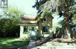 935 10th AVENUE N  Saskatoon, SK S7K 3A3