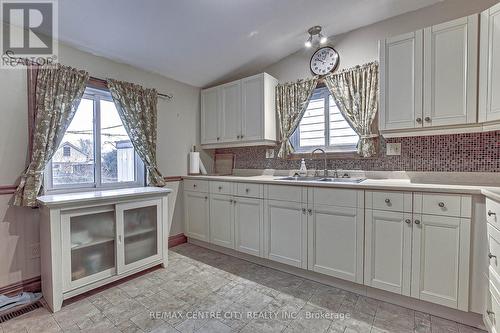 268 Wellington Street, St. Thomas, ON - Indoor Photo Showing Kitchen With Double Sink