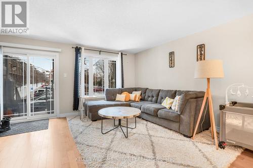 18 - 176 Den Haag Drive, Ottawa, ON - Indoor Photo Showing Living Room