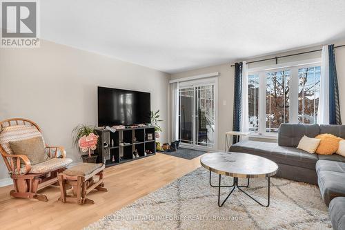 18 - 176 Den Haag Drive, Ottawa, ON - Indoor Photo Showing Living Room