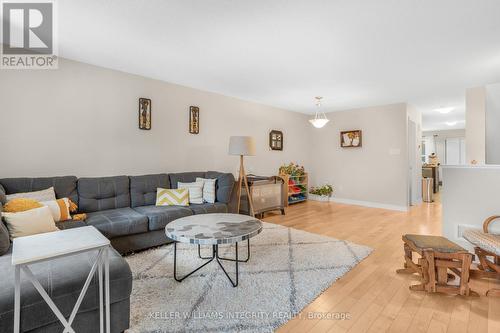 18 - 176 Den Haag Drive, Ottawa, ON - Indoor Photo Showing Living Room