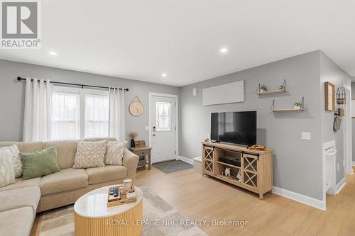 151 Catherine Street, Fort Erie (332 - Central), ON - Indoor Photo Showing Living Room