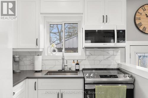 151 Catherine Street, Fort Erie (332 - Central), ON - Indoor Photo Showing Kitchen