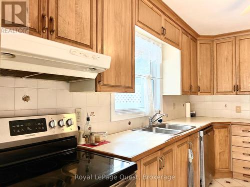 5 Edith Drive, Oro-Medonte (Prices Corners), ON - Indoor Photo Showing Kitchen With Double Sink