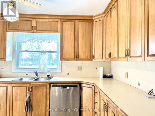 5 Edith Drive, Oro-Medonte (Prices Corners), ON - Indoor Photo Showing Kitchen With Double Sink