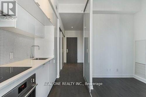 1906 - 185 Roehampton Avenue, Toronto, ON - Indoor Photo Showing Kitchen With Upgraded Kitchen