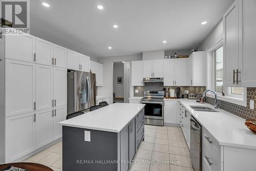 154 Aubrais Crescent, Ottawa, ON - Indoor Photo Showing Kitchen With Stainless Steel Kitchen With Double Sink With Upgraded Kitchen