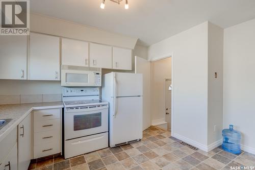 455 Froom Crescent, Regina, SK - Indoor Photo Showing Kitchen