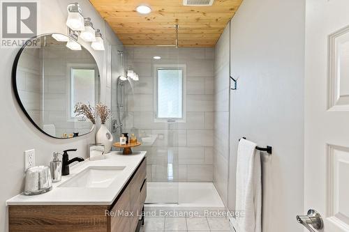 248 Bruce Road 23 Road, Kincardine, ON - Indoor Photo Showing Bathroom