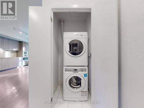 409 - 955 Bay Street, Toronto, ON - Indoor Photo Showing Laundry Room