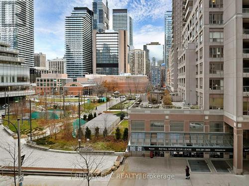 409 - 955 Bay Street, Toronto, ON - Outdoor With Facade