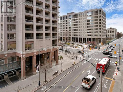 409 - 955 Bay Street, Toronto, ON - Outdoor With Facade