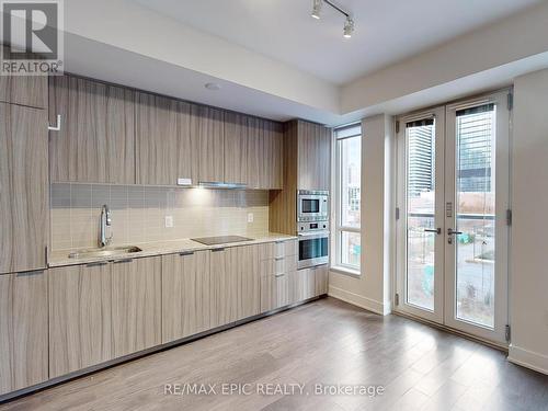 409 - 955 Bay Street, Toronto, ON - Indoor Photo Showing Kitchen