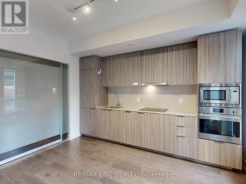 409 - 955 Bay Street, Toronto, ON - Indoor Photo Showing Kitchen