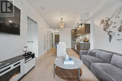 609 - 12 Bonnycastle Street, Toronto, ON - Indoor Photo Showing Living Room