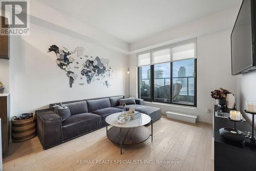 609 - 12 Bonnycastle Street, Toronto, ON - Indoor Photo Showing Living Room