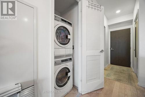 609 - 12 Bonnycastle Street, Toronto, ON - Indoor Photo Showing Laundry Room